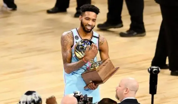 扣籃王又傷了!自己把自己弄傷了,真的太慘了 扣籃王又傷了!自己把自己弄傷了,真的太慘了