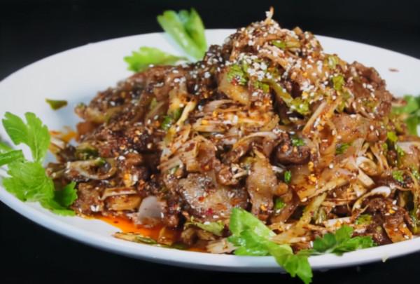 這種豬肉很臭，但四川人超級喜歡吃！一到過年家家戶戶都要吃