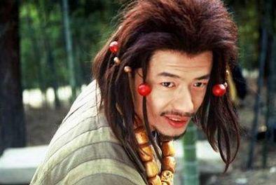 明星古裝尷尬史：頭頂風扇、餃子都算好的，有些太誇張真忍不了