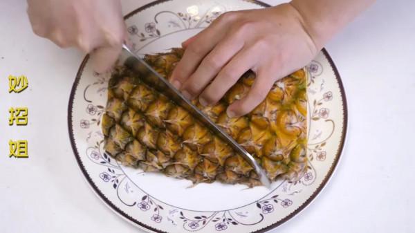 今天才知道,菠蘿還可以這樣切!不削皮不挖眼,真的太省事了 今天才知道,菠蘿還可以這樣切!不削皮不挖眼,真的太省事了