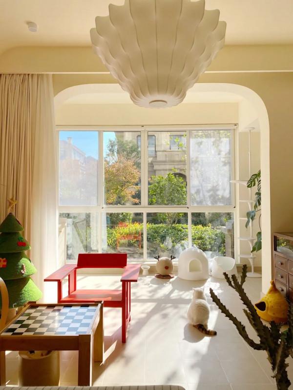 她在30歲前實現了家的夢想：落地窗大浴缸，春看櫻花秋賞楓葉