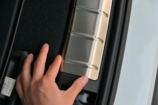 插混寶馬X1：110km續航升級，通勤成本堪比電車