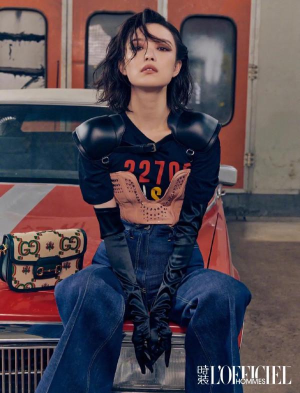 倪妮驚喜登封時裝男士100週年封面人物 煙燻妝造型別有一番韻味