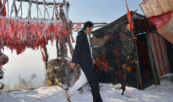 山東一位道長堅信龍真實存在，並上山尋龍16年，至今仍在山上堅持