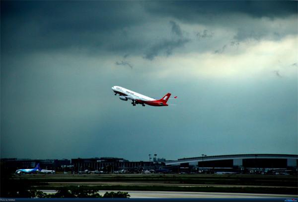 1967年廣州機場，一英國老外帶2只老鼠出境，差點盜走原子彈機密