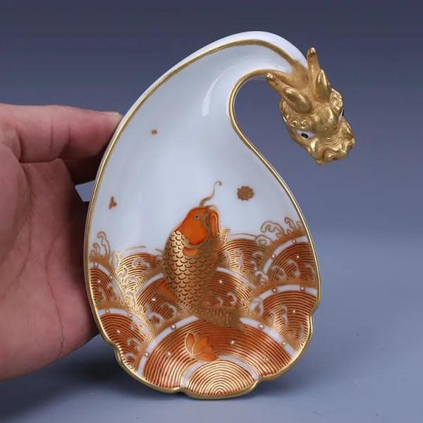 清代乾隆時期的琺琅彩礬紅描金龍頭鎏金筆洗 清代乾隆時期的琺琅彩礬紅描金龍頭鎏金筆洗