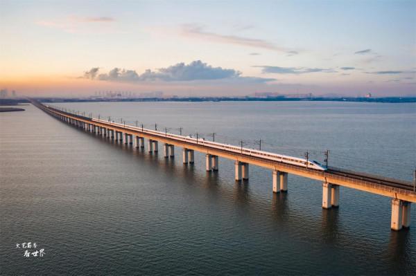 你知道世界上最長和最高的橋樑在哪嗎？都在中國，它們震驚了世界