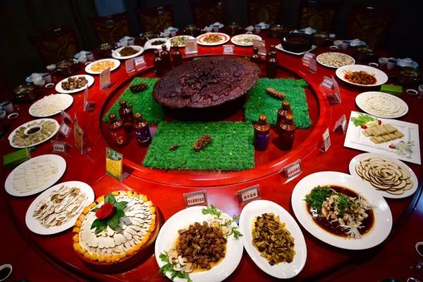 雲南十種特色宴席，雲南本地人都不一定全都吃過