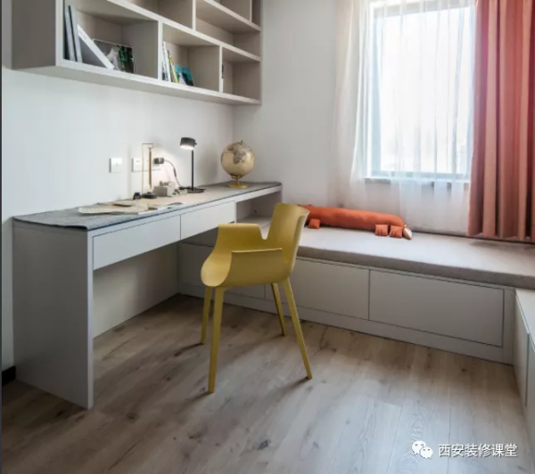 定製書桌，桌面顏色和厚度是重點