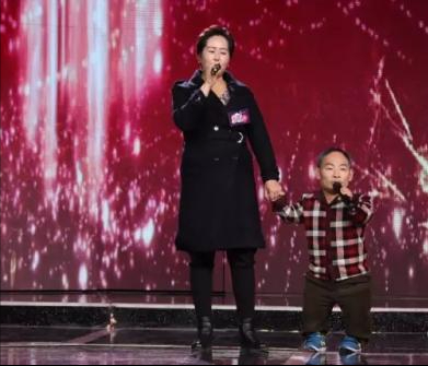 相差70釐米的愛情,身高1米的林彥華娶1.7米媳婦,兩人幸福美滿 相差70釐米的愛情,身高1米的林彥華娶1.7米媳婦,兩人幸福美滿