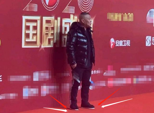 男星走紅毯啥時候也能捲起來?有人穿羽絨服,有人像遛彎老大爺 男星走紅毯啥時候也能捲起來?有人穿羽絨服,有人像遛彎老大爺