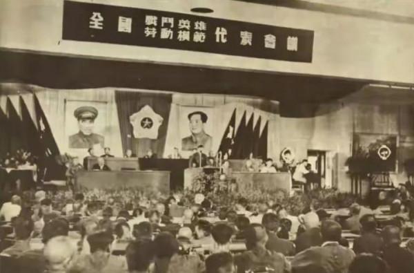 榮獲8個一等功，位居英雄榜榜首，身高1&period;92米的&OpenCurlyDoubleQuote;軍中呂布&rdquo;