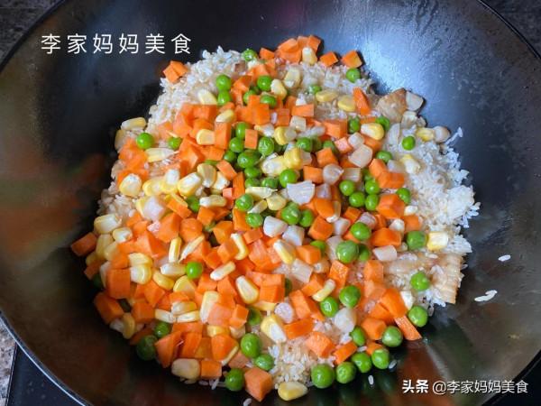 我家高中生最饞這道懶人燜飯，飯菜一鍋出，營養又好吃，做法簡單