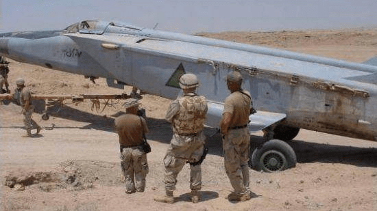 伊國總統為何下令把戰機埋進沙子裡當“古董”? 伊國總統為何下令把戰機埋進沙子裡當“古董”?