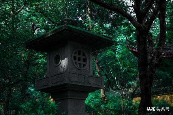 這是一個很詭異的夢