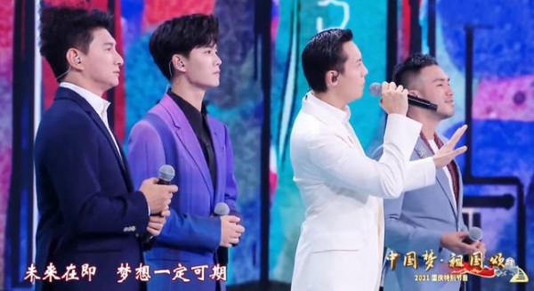 央視國慶晚會：胡歌一人分飾五角，李雪健一開唱中國式浪漫破防了