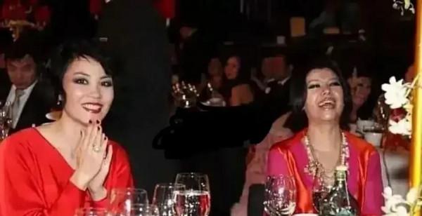 王菲真不適合化濃妝,沒有“高階感”還顯得有些俗氣,看著不太美 王菲真不適合化濃妝,沒有“高階感”還顯得有些俗氣,看著不太美