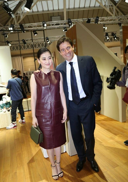 梅婷寶刀不老,難駕馭的直筒皮裙都能穿出貴婦感,中間開縫很個性 梅婷寶刀不老,難駕馭的直筒皮裙都能穿出貴婦感,中間開縫很個性