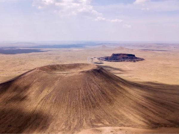 北京-烏蘭哈達火山
