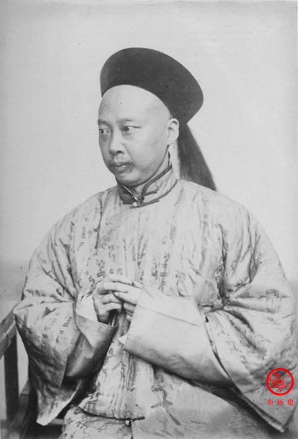 晚清老照片：康有為梁啟超逃亡期間拍合影，新娘頭頂籮筐出嫁