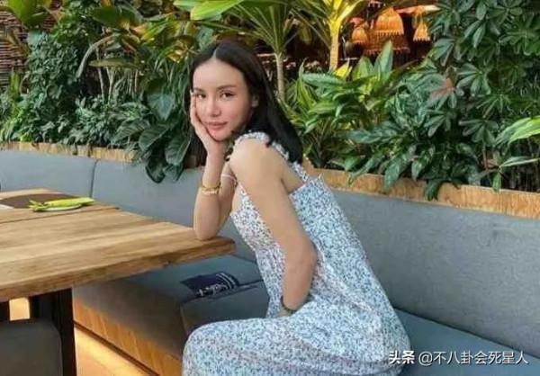 何猷君前任帶4歲兒子改嫁,出身百億豪門,比奚夢瑤得四太太歡心 何猷君前任帶4歲兒子改嫁,出身百億豪門,比奚夢瑤得四太太歡心