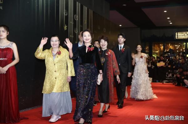 哈斯高娃：不滿騰格爾“嗜酒如命”離婚，單身26年不婚不育