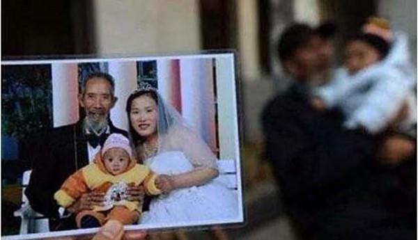 8年前，湖南71歲郎中生一男孩，如今由外婆照顧，夫妻倆在外旅遊