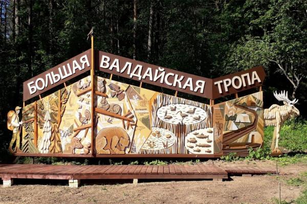 這湖太美了,我可以看一天 這湖太美了,我可以看一天