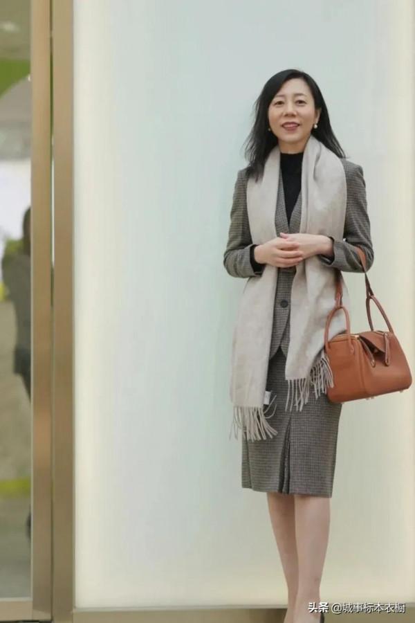 輕熟職業裝丨輔助職業通道提升的格子西裝裙 輕熟職業裝丨輔助職業通道提升的格子西裝裙