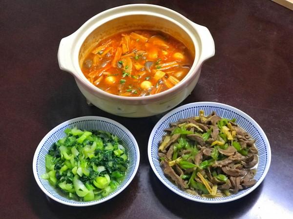 曬一家三口晚餐，三個菜不到30元，鮮美可口，家常味道吃得香