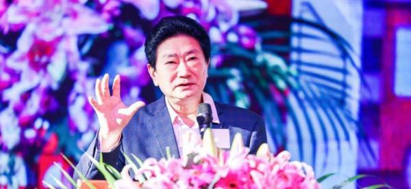 8888萬買央視廣告，李途純30歲丟鐵飯碗賺百萬，欠21億被關15個月