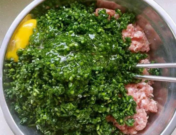 調韭菜餃子餡，最忌瞎放調料，牢記“4不放”，餃子鮮香不出水