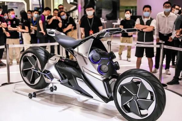 這三臺絕對是本屆摩博會最帥、最霸氣、最科幻的，國產未來可期