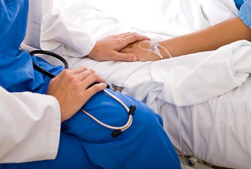 陪中毒病人待了一夜，記錄全面病程