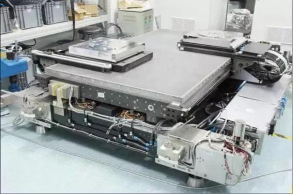 製造EUV光刻機真的比製造原子彈要難嗎？