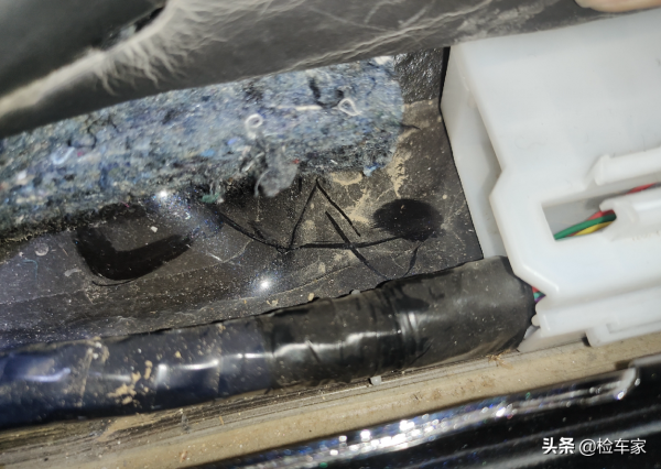 小姐姐花15萬買臺釣魚佬用過的日產途達，網友：反差感太強了