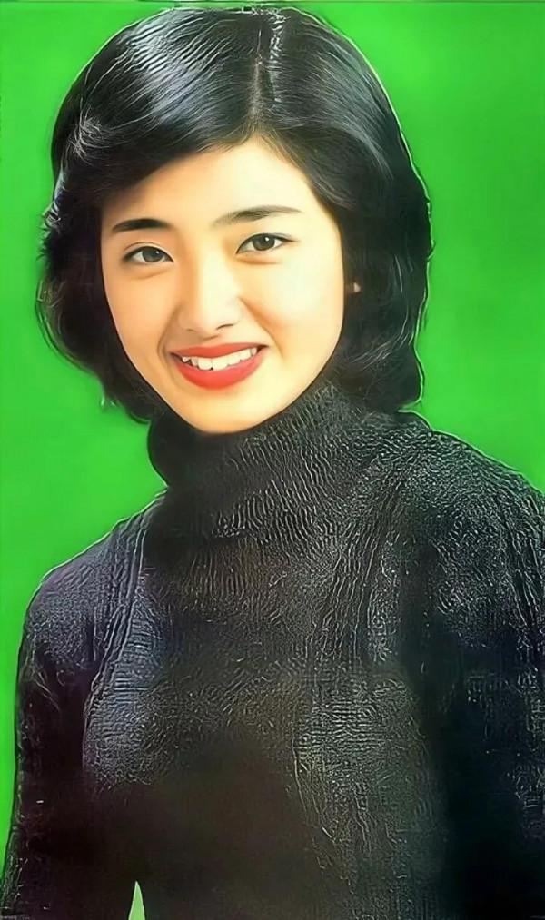 為愛隱退的日本熒幕女神山口百惠