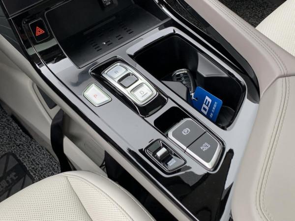 試駕庫斯途:家用細節太豐富,原來MPV可以這樣用 試駕庫斯途:家用細節太豐富,原來MPV可以這樣用