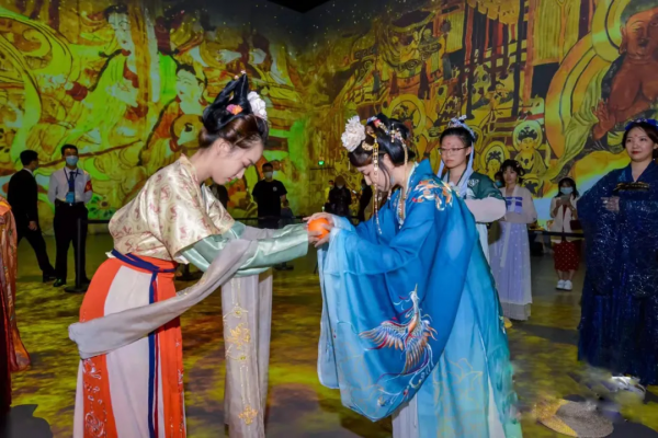 漢服換裝、花鈿上裝、團扇DIY......這個中秋，驚豔了全城