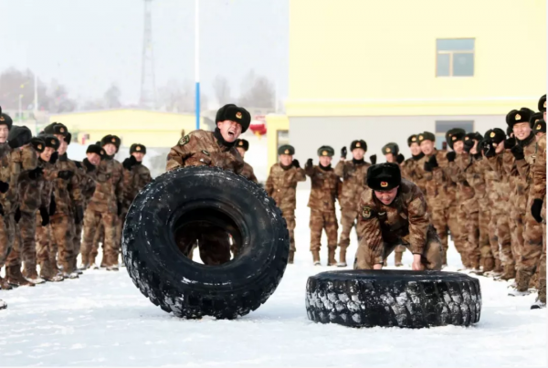 部隊打雪仗，太猛了