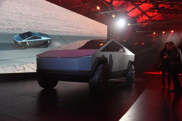 新車｜悍馬EV同平臺，全尺寸皮卡配天幕，雪佛蘭索蘭德EV最新預告