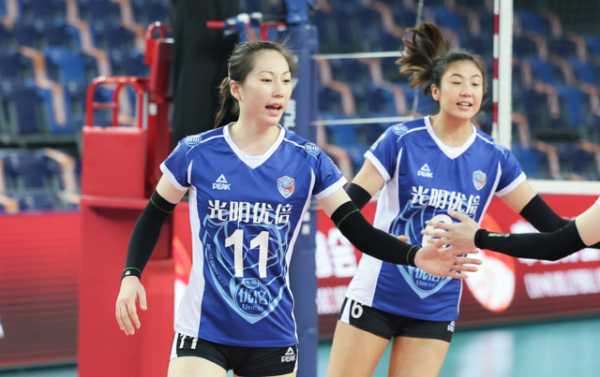 跑動接應火熱出爐！女排黑馬取代16歲天才，轟下11分成為獲勝功臣