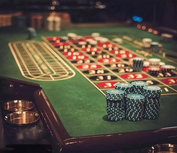 14K叔父輩“差佬文”,從警察到黑幫大佬,晚年被人肢解成七塊 14K叔父輩“差佬文”,從警察到黑幫大佬,晚年被人肢解成七塊