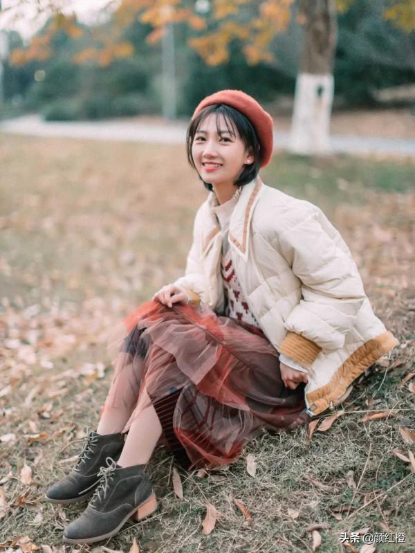 肉色打底褲怎麼穿才不土氣？試試這幾種搭配方式，優雅顯瘦又時髦