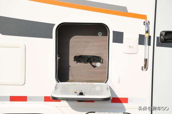 國六3.0T+8AT！C本可開超大空間房車，實拍亞特尊領ST