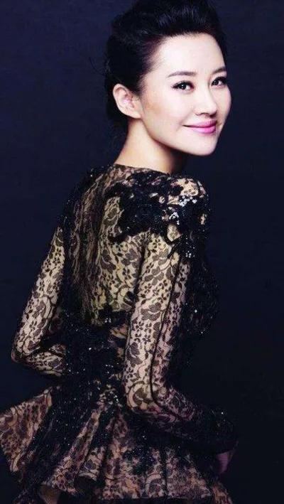 許晴，一個成熟美麗的女人，你敢相信他已年過半百嗎？