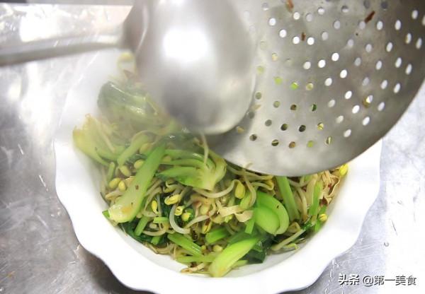 水煮牛肉要不要先醃製，廚師長告訴你正確做法，香辣鮮嫩又下飯