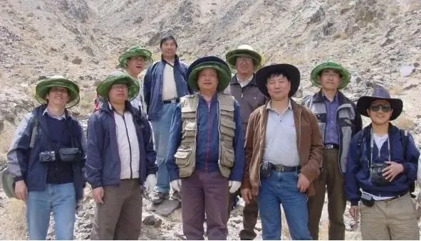 地球密碼揭密者：一塊石頭告訴你，生命大爆發之前，地球到底發生了什麼？