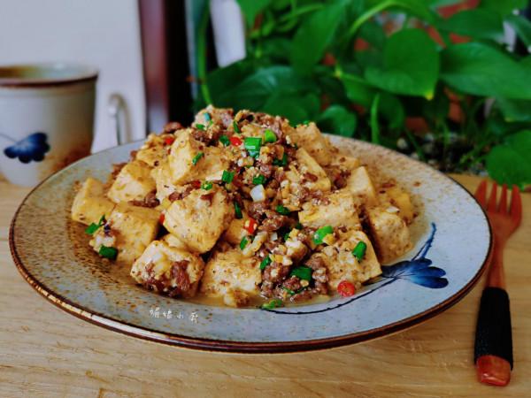 燒豆腐多加一樣調味料，又香又入味，香而不麻，開胃下飯