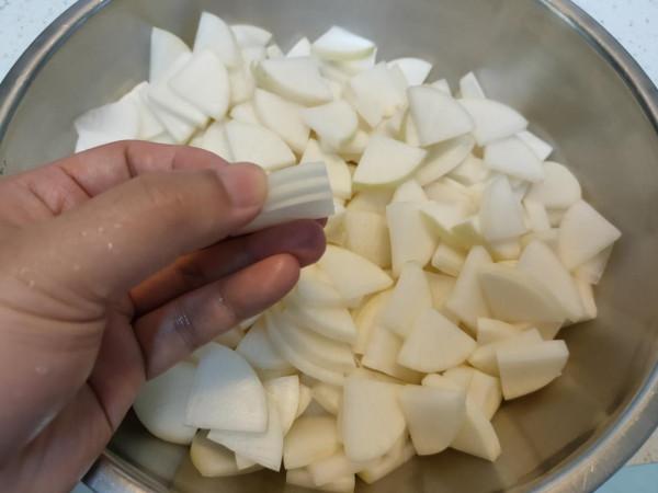 酒店裡不外傳的秘製醬蘿蔔，泡半天就能吃，酸甜微辣嘎嘣脆